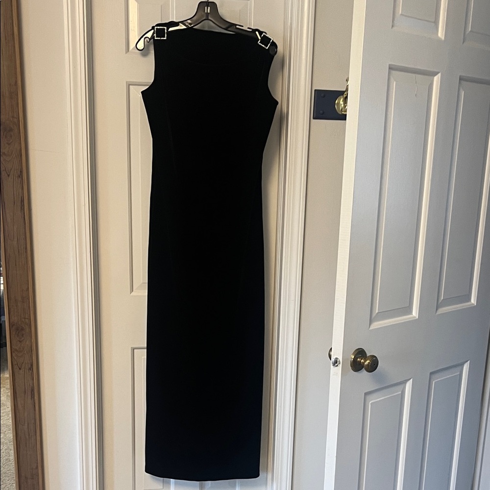 Simple and Elegant Black Stretch Velvet Gown